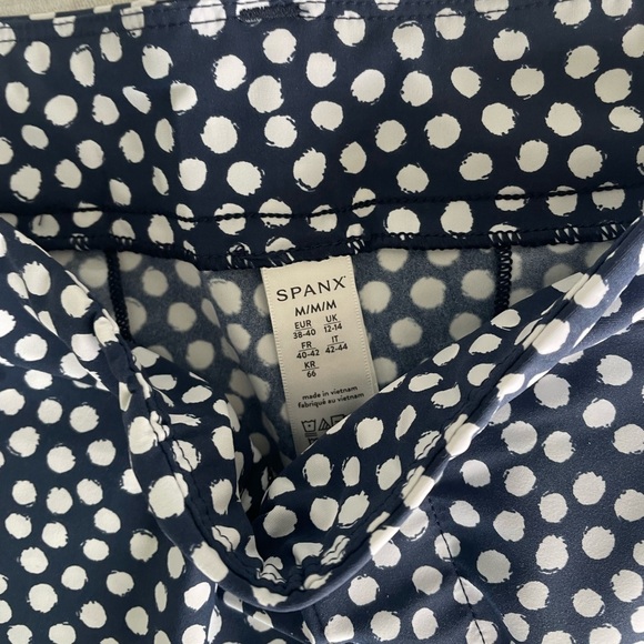 NWT Spanx Sunshine Shorts Navy Dot Medium - Picture 4 of 5
